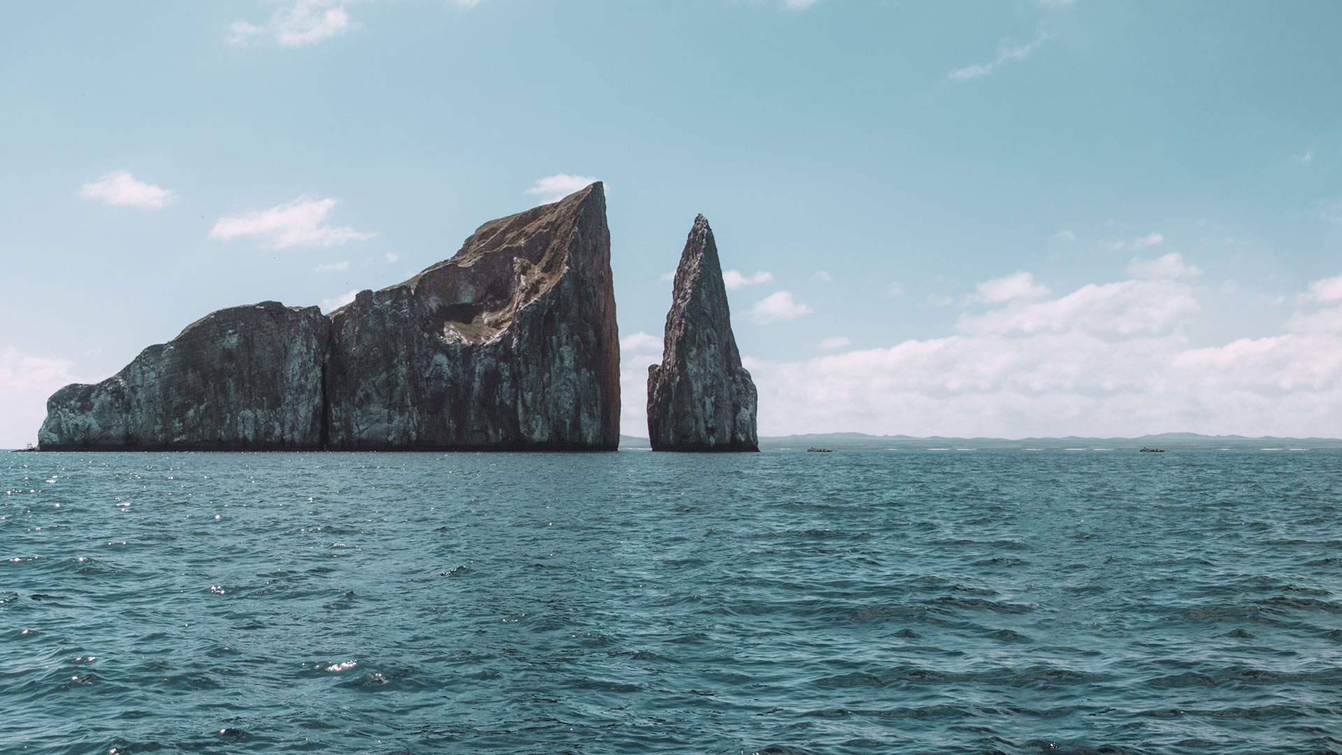 Le N Dormido Kicker Rock I Galapagos